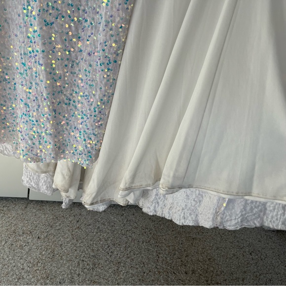 Iridescent white prom dress - Picture 10 of 13